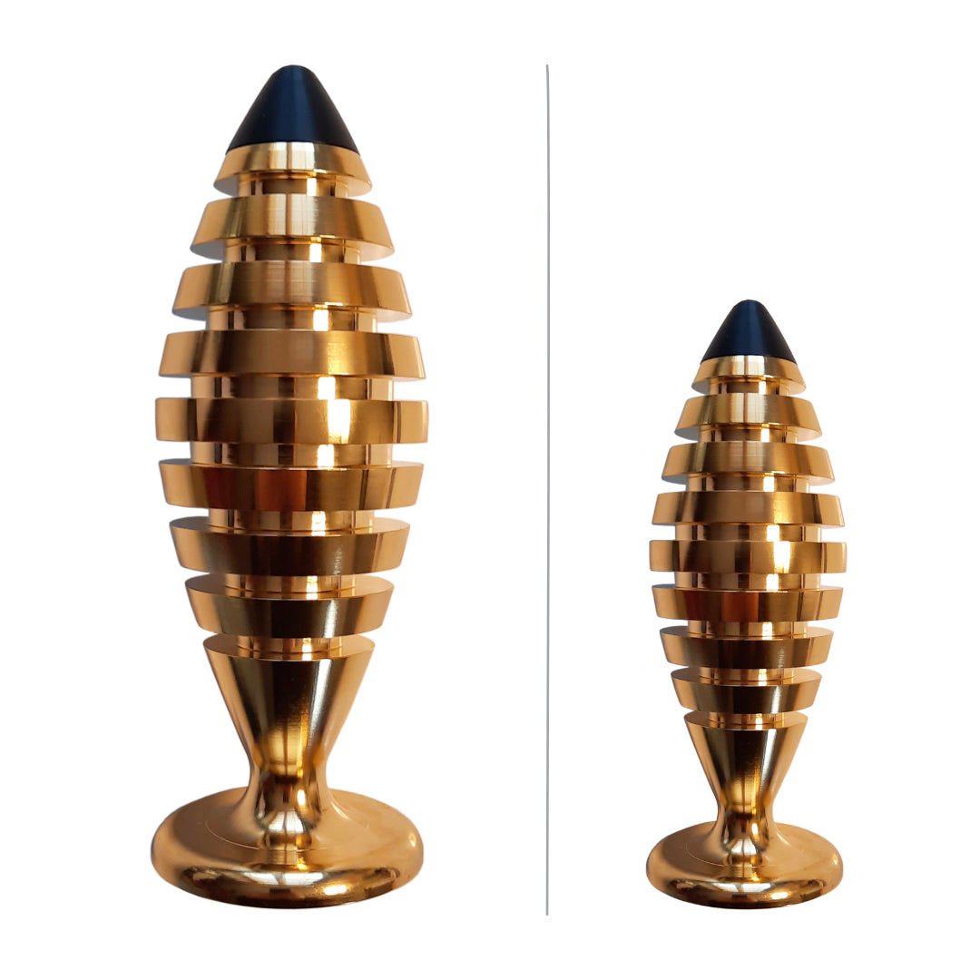The Tower® aus Aluminium mit 24 Karat gold in 3 Grössen (12 cm, 18 cm und 52 cm), ist mit verschiedenen Halbedelsteinen gefüllt und sorgt für ein gesundes Raumklima. Nur bei ch.ambition.life online kaufen.