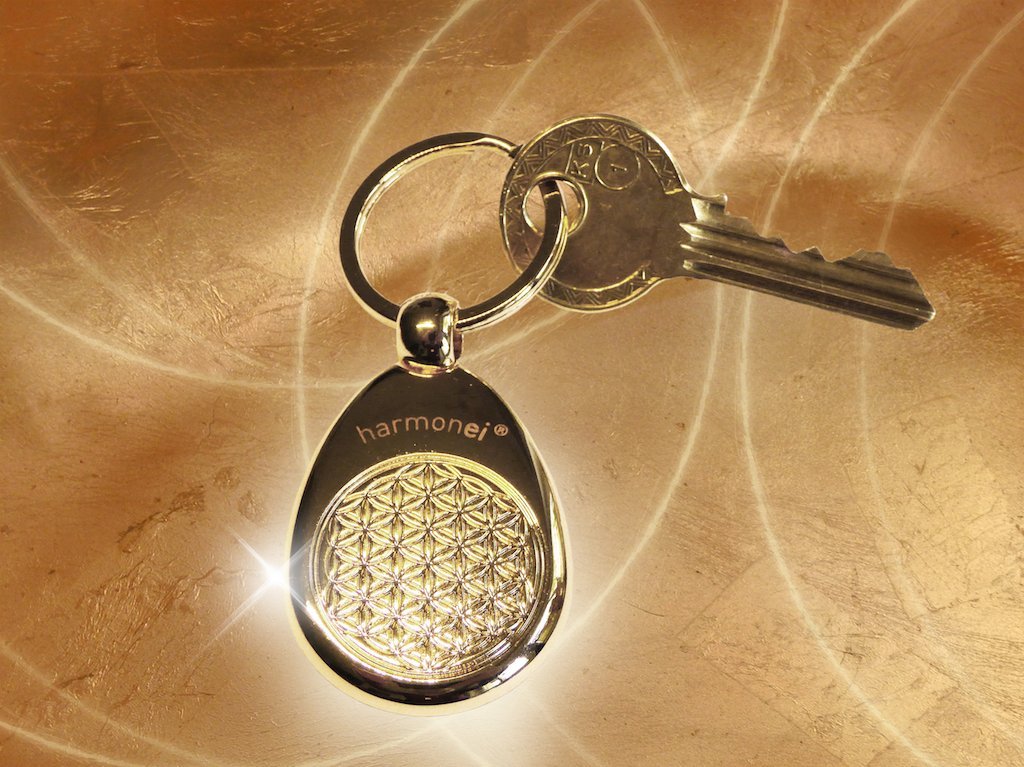 Schlüsselanhänger harmonei® mit der Blume des Lebens, vergoldet., jetzt online bei ch.ambition.life kaufen.