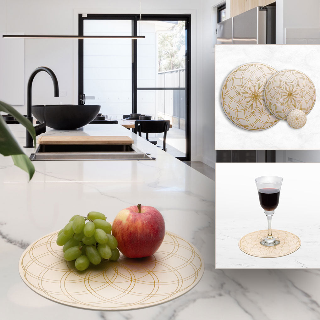 Platten zur Energetisierung von Getränken, Lebensmitteln und Badezimmerartikeln. Die Blume des Lebens ziert die energetisierten Untersetzer TOWER®.