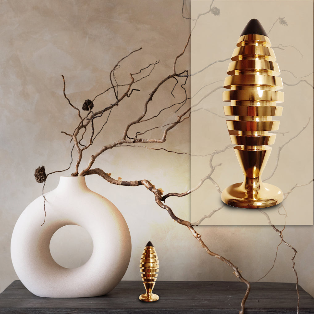 The Tower® aus Edelstahl mit 24 Karat gold, 12 cm, ist mit verschiedenen Halbedelsteinen gefüllt und sorgt für ein gesundes Raumklima. Nur bei ch.ambition.life online kaufen.